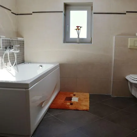 Gardena Mit Privatem Pool 4*